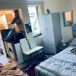 https://self-contained-studio-flat-bathrooms-kitchens-upgrade.hotelsin-nottingham.com