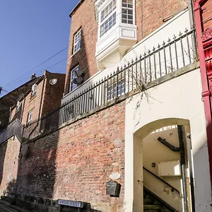 Nutshell Apartment